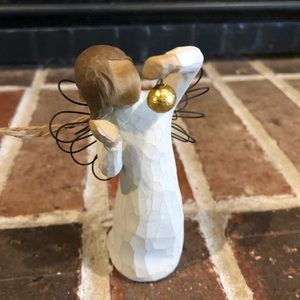 adorable willow tree Angel of wonder  figurine 5” tall